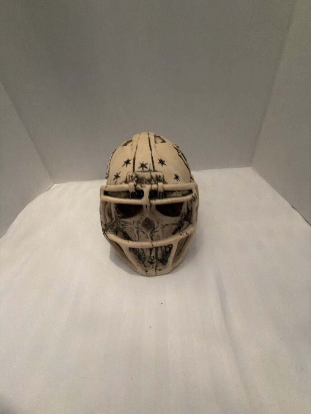 NFL Kansas City Chiefs Skull Football Helmet Statue Resin Fan Decor